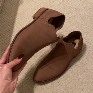 Leather taupe Steve Madden booties size 7!